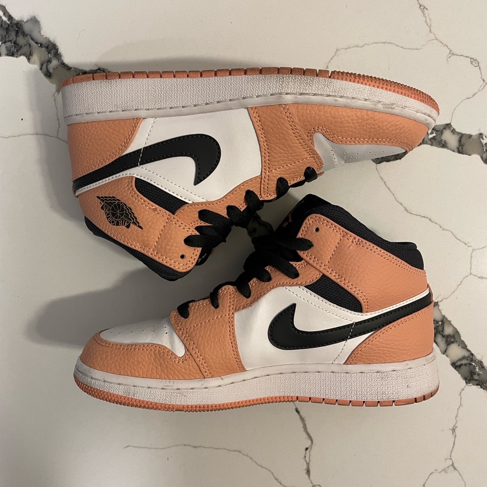Air Jordan 1 mid
